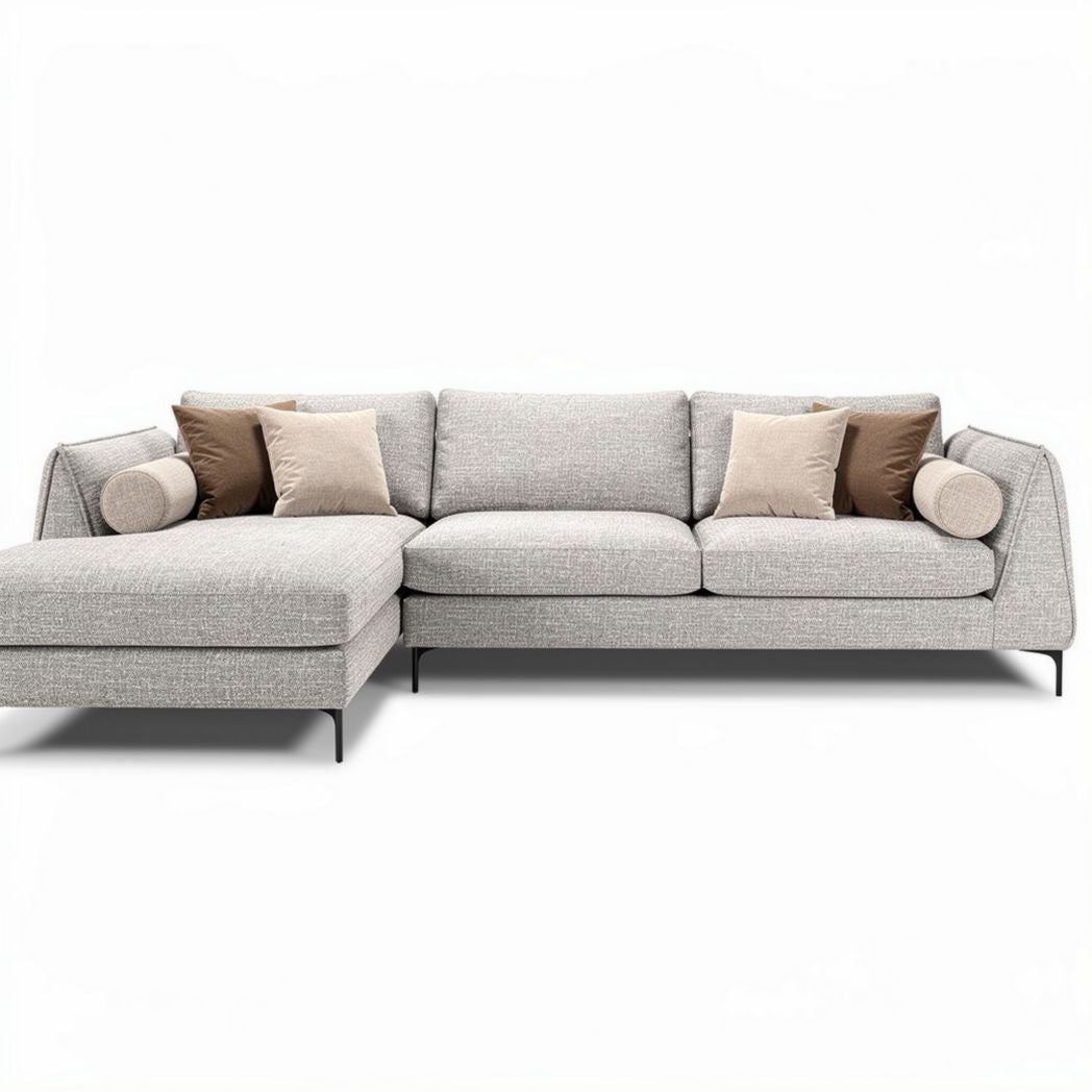 Canapé d'angle en tissu gris clair avec coussins et dimensions 230 x 90 x 80cm